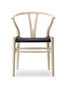 Y-stol CH24 Soft Barley med sort flet af Hans J. Wegner