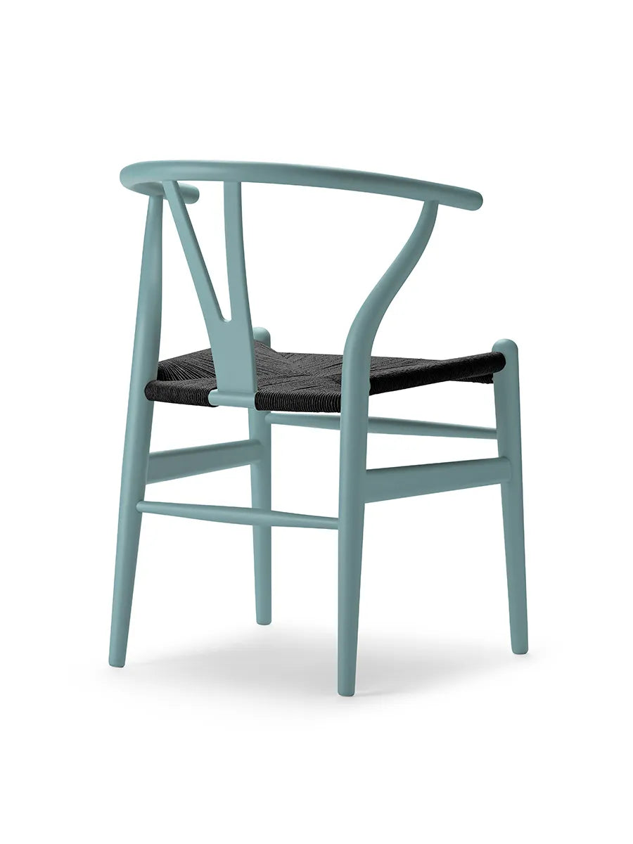 Y-stol CH24 Soft Pewter med sort flet af Hans J. Wegner