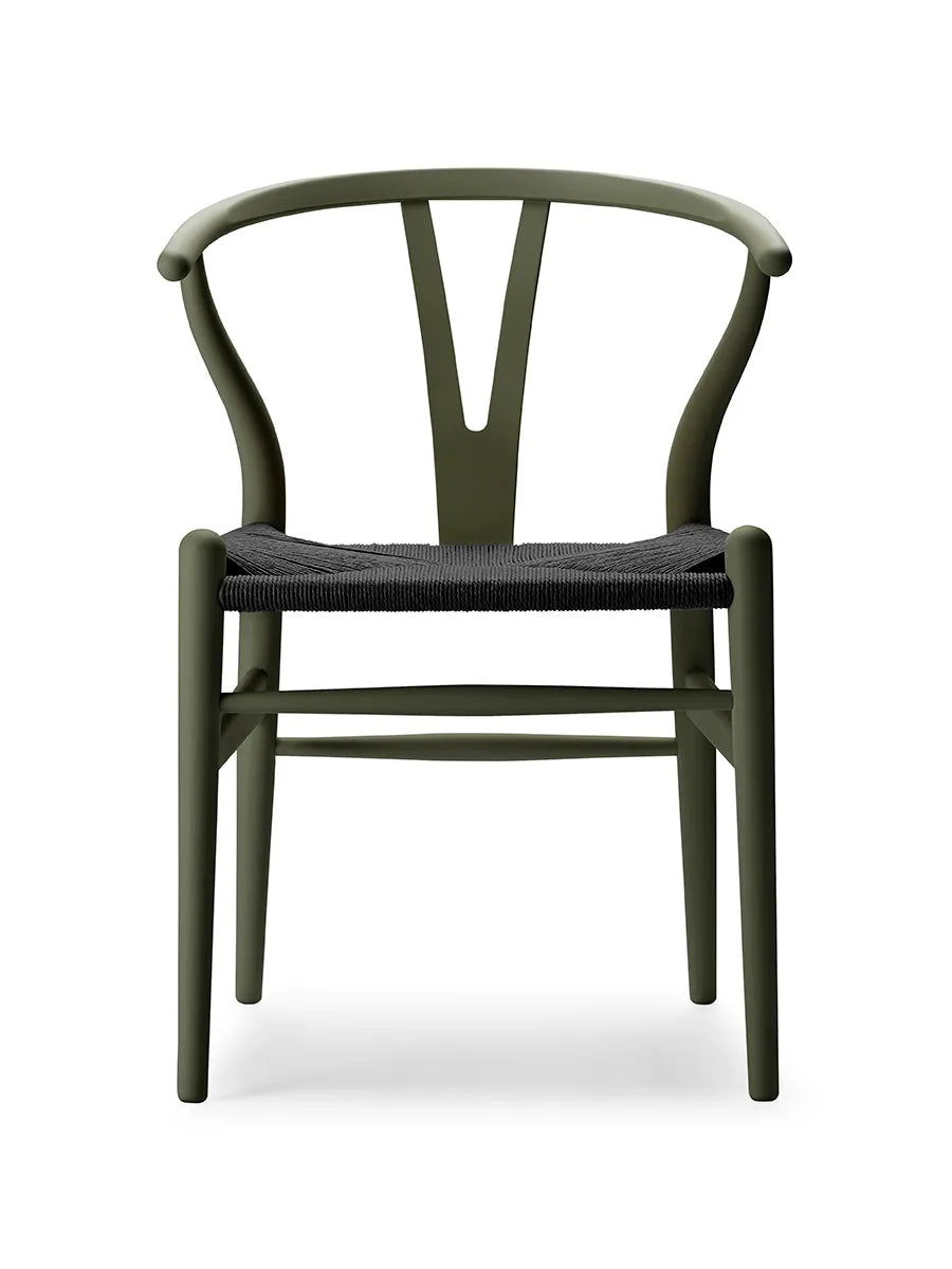 Y-stol CH24 Soft Seaweed med sort flet af Hans J. Wegner