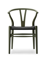 Y-stol CH24 Soft Seaweed med sort flet af Hans J. Wegner