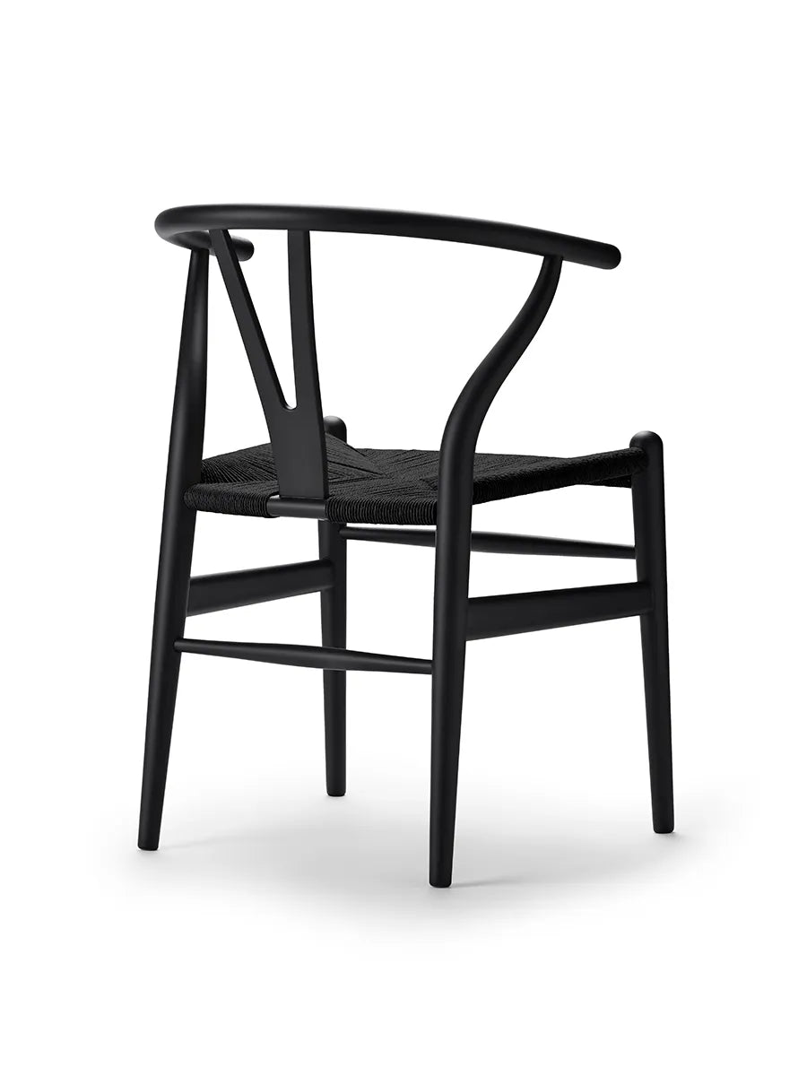 Y-stol CH24 Soft Black med sort flet af Hans J. Wegner