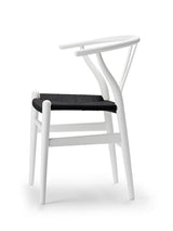 Y-stol CH24 Soft Natural White med sort flet af Hans J. Wegner