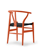 Y-stol CH24 Soft Orange Red med sort flet af Hans J. Wegner