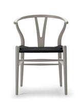 Y-stol CH24 Soft Silver Grey med sort flet af Hans J. Wegner