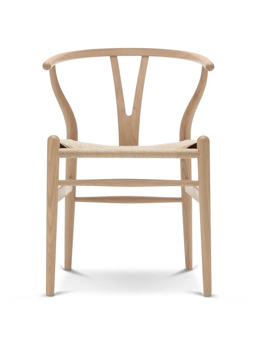 Y-stol CH24, Eg hvidolie af Hans J. Wegner