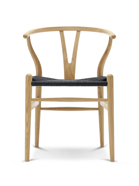 Y-stol CH24, Eg lak med sort flet af Hans J. Wegner - 1 - Jacobsen Plus