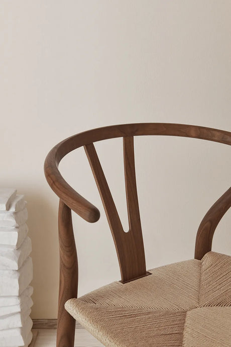 Y-stol CH24, Valnød olie af Hans J. Wegner - 2 - Jacobsen Plus