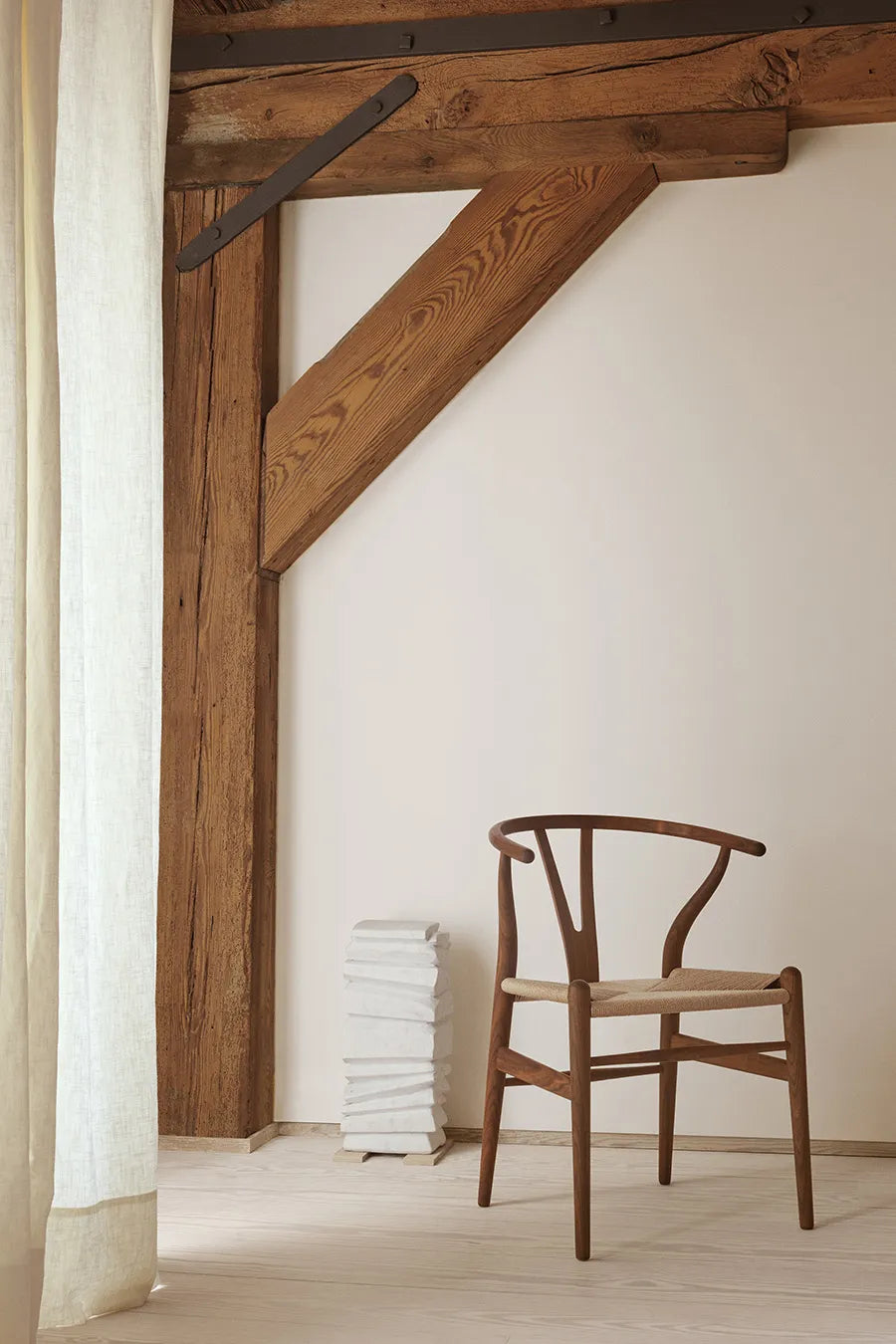 Y-stol CH24, Valnød olie af Hans J. Wegner