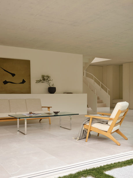 CH290 loungestol af Hans J. Wegner - Olieret eg - Bute Storr 1501 Eggshell - Jacobsen Plus