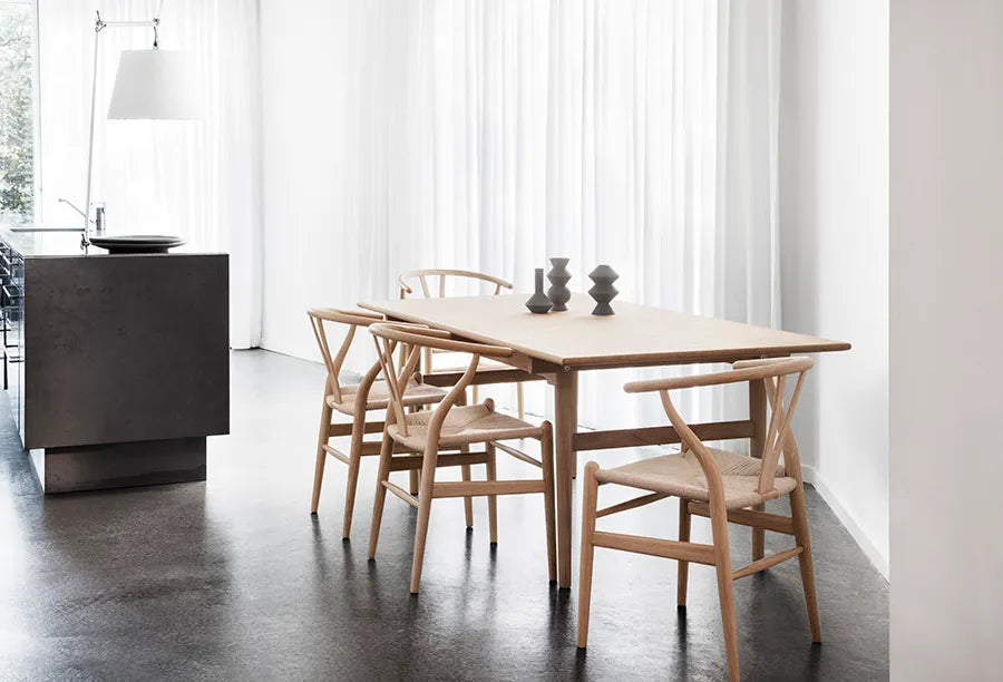 Y-stol CH24, eg olie af Hans J. Wegner