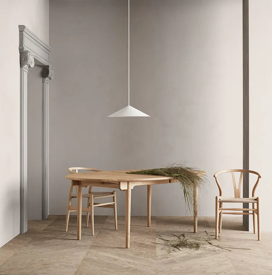 Y-stol CH24, Eg hvidolie af Hans J. Wegner