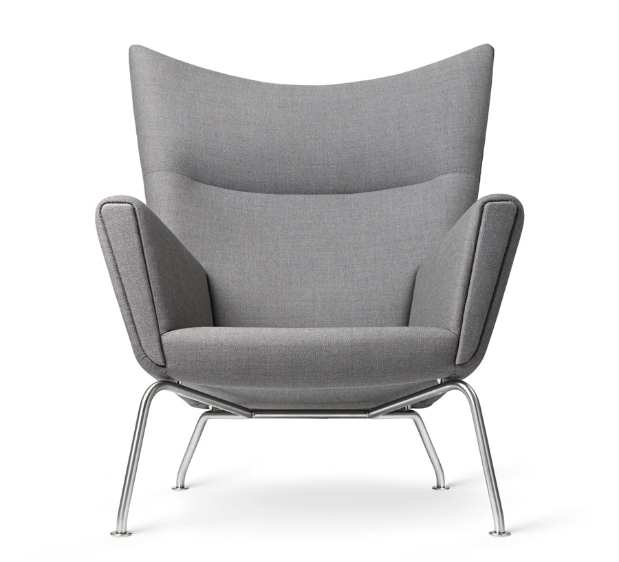 CH445 Wing Chair af Hans J. Wegner - Tekstil: Passion 1101 - Jacobsen Plus