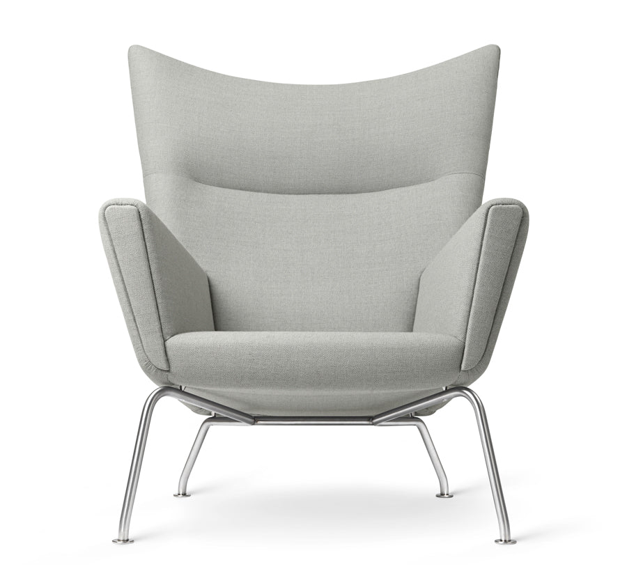 CH445 Wing Chair af Hans J. Wegner - Tekstil: Passion 13101 - Jacobsen Plus