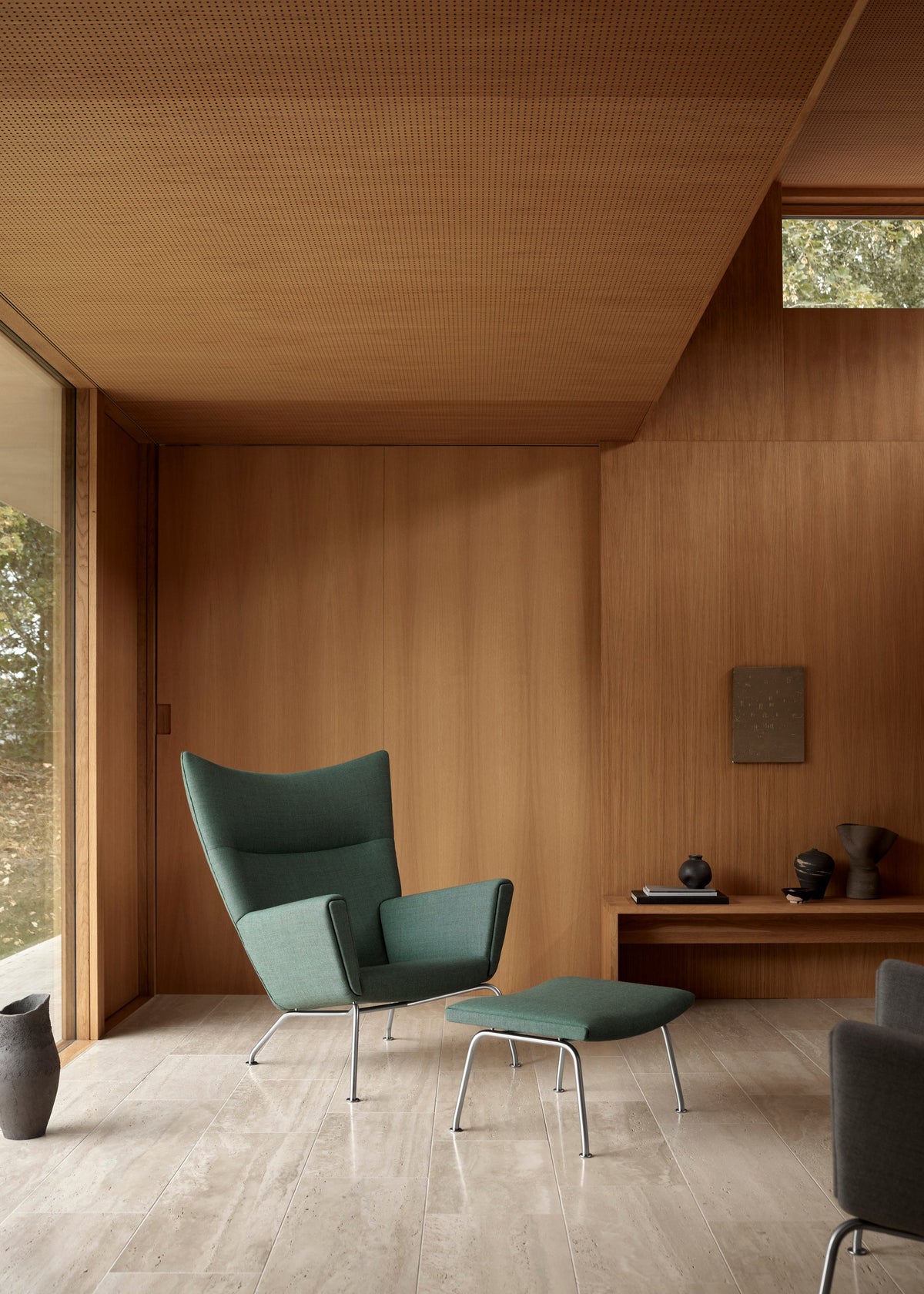 CH445 Wing Chair af Hans J. Wegner - 1 - Jacobsen Plus