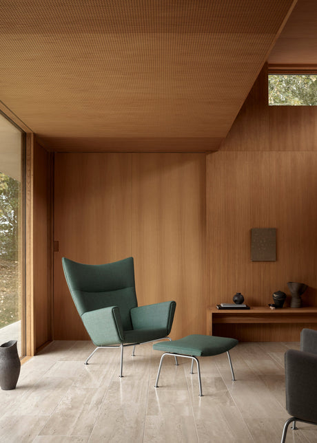 CH445 Wing Chair af Hans J. Wegner - Tekstil: Mood 2101 - Jacobsen Plus