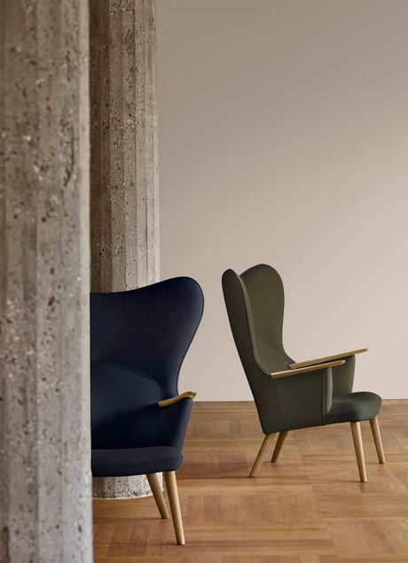 CH78 Mama Bear af Hans J. Wegner - Eg-stofgruppe 1 / Sæbe - Jacobsen Plus