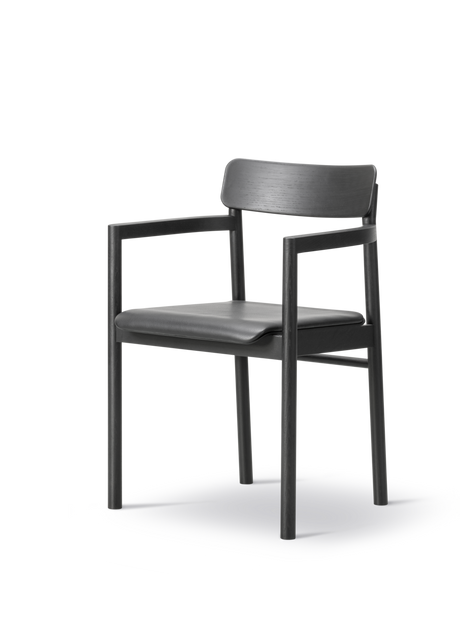 Post Spisebordsstol sortlakeret eg, sædepolstret omni 301 sort læder fra Fredericia Furniture - 1 - Jacobsen Plus