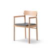Post Spisebordsstol lys olieret eg, sædepolstret max 98 sort læder fra Fredericia Furniture