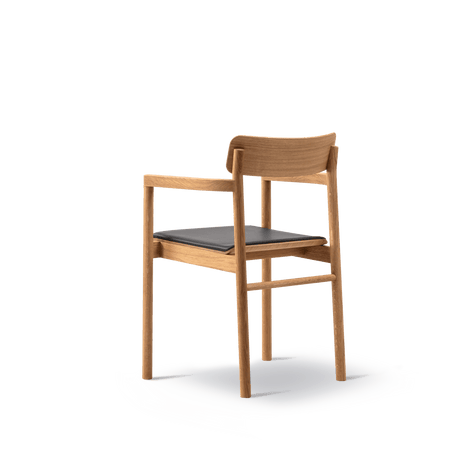 Post Spisebordsstol olieret eg, sædepolstret omni 301 sort læder fra Fredericia Furniture - 3 - Jacobsen Plus