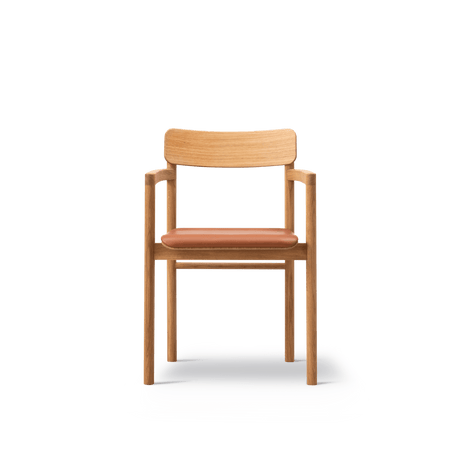 Post Spisebordsstol olieret eg, sædepolstret omni 07 cognac læder fra Fredericia Furniture - 2 - Jacobsen Plus