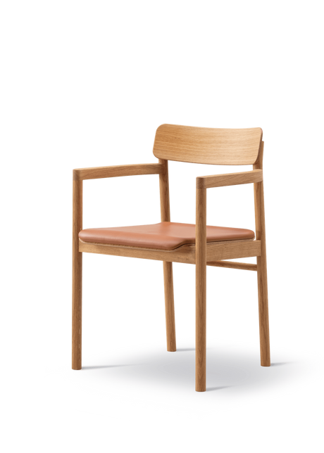 Post Spisebordsstol olieret eg, sædepolstret omni 07 cognac læder fra Fredericia Furniture - 1 - Jacobsen Plus