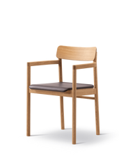 Post Spisebordsstol olieret eg, sædepolstret omni 377 mørkebrun læder fra Fredericia Furniture