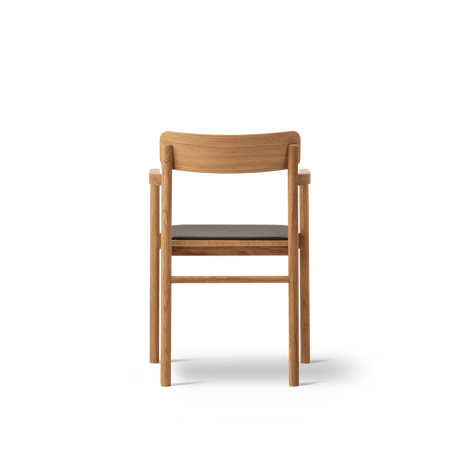 Post Spisebordsstol olieret eg, sædepolstret omni 377 mørkebrun læder fra Fredericia Furniture - 4 - Jacobsen Plus