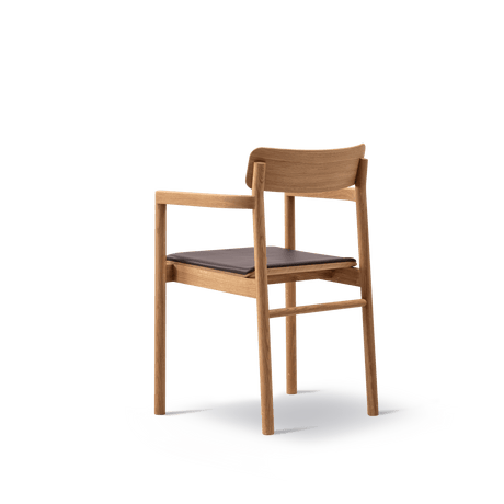 Post Spisebordsstol olieret eg, sædepolstret omni 377 mørkebrun læder fra Fredericia Furniture - 3 - Jacobsen Plus