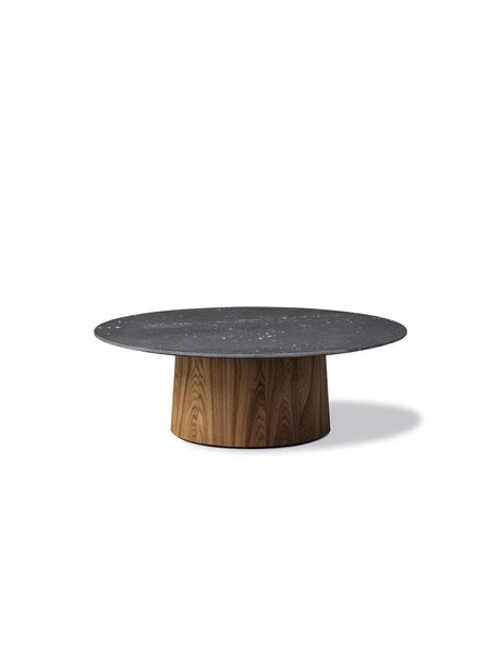 Niveau Coffee Table Ø 110 cm fra Fredericia Furniture - Tundra Grey / Ask olieret - Jacobsen Plus