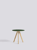 Copenhague CPH20 Sofabord, Ø50 cm fra Hay - Lakeret eg / Grøn linoleum - Jacobsen Plus