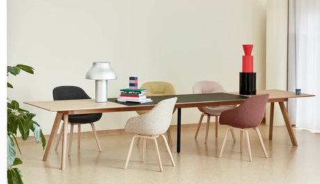 About a Chair AAC123 Soft fra Hay - Prisgruppe 1 / Lakeret eg - Jacobsen Plus