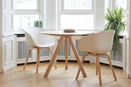 About a Chair AAC22 fra Hay - White / Lakeret eg - Jacobsen Plus