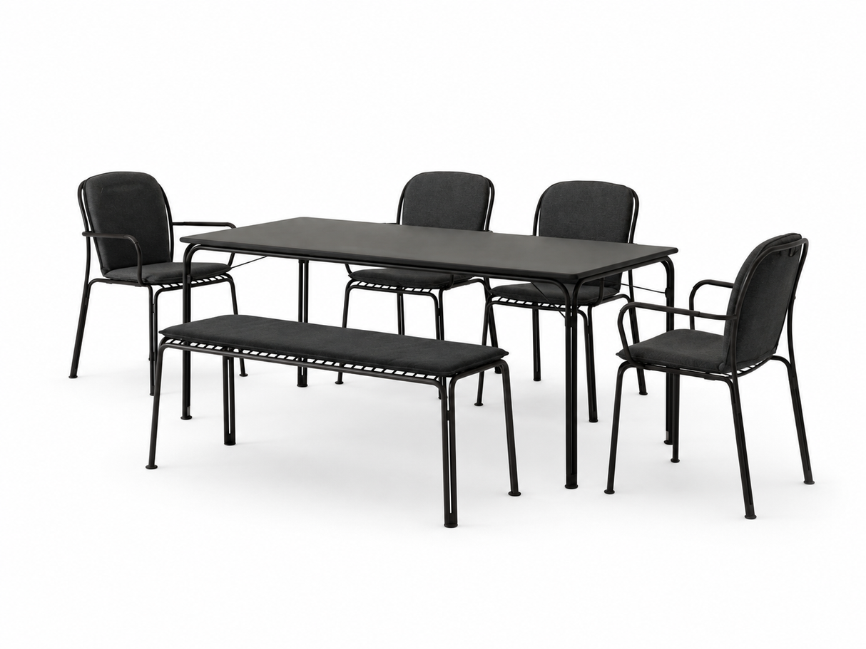 Thorvald havemøbelsæt i Warm Black med 1 bord, 4 stole og 1 bænk inkl. hynder fra &Tradition - 1 - Jacobsen Plus