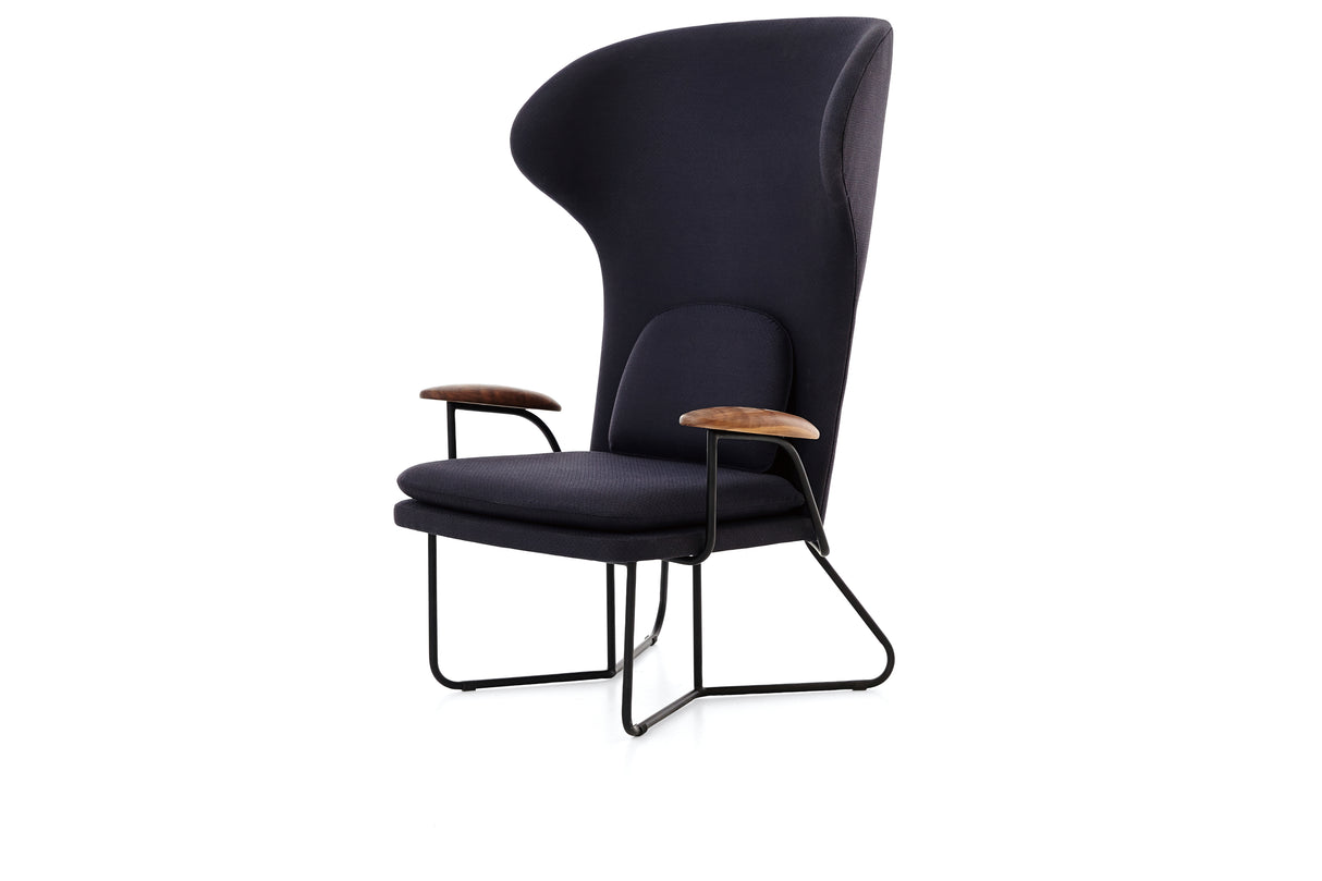 Chillax Highback loungestol i valnød med stofpolstring - 1 - Jacobsen Plus