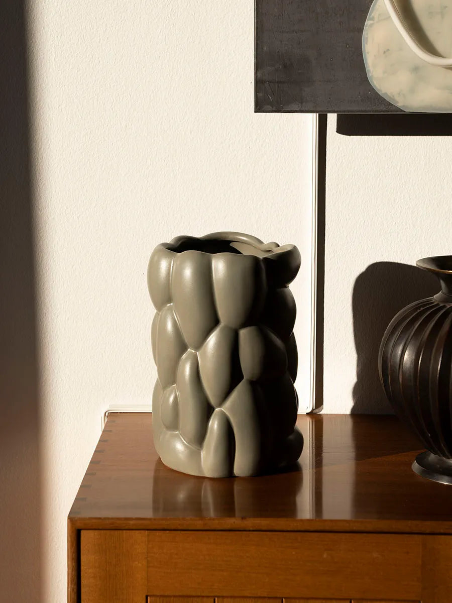 Cloud Vase, smoke green fra raawii
