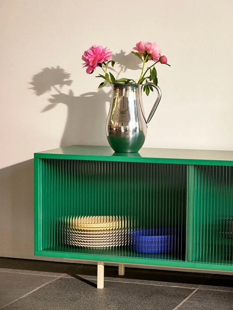 Colour Cabinet, medium med glasdøre fra Hay - Dark mint / Med ben - Jacobsen Plus