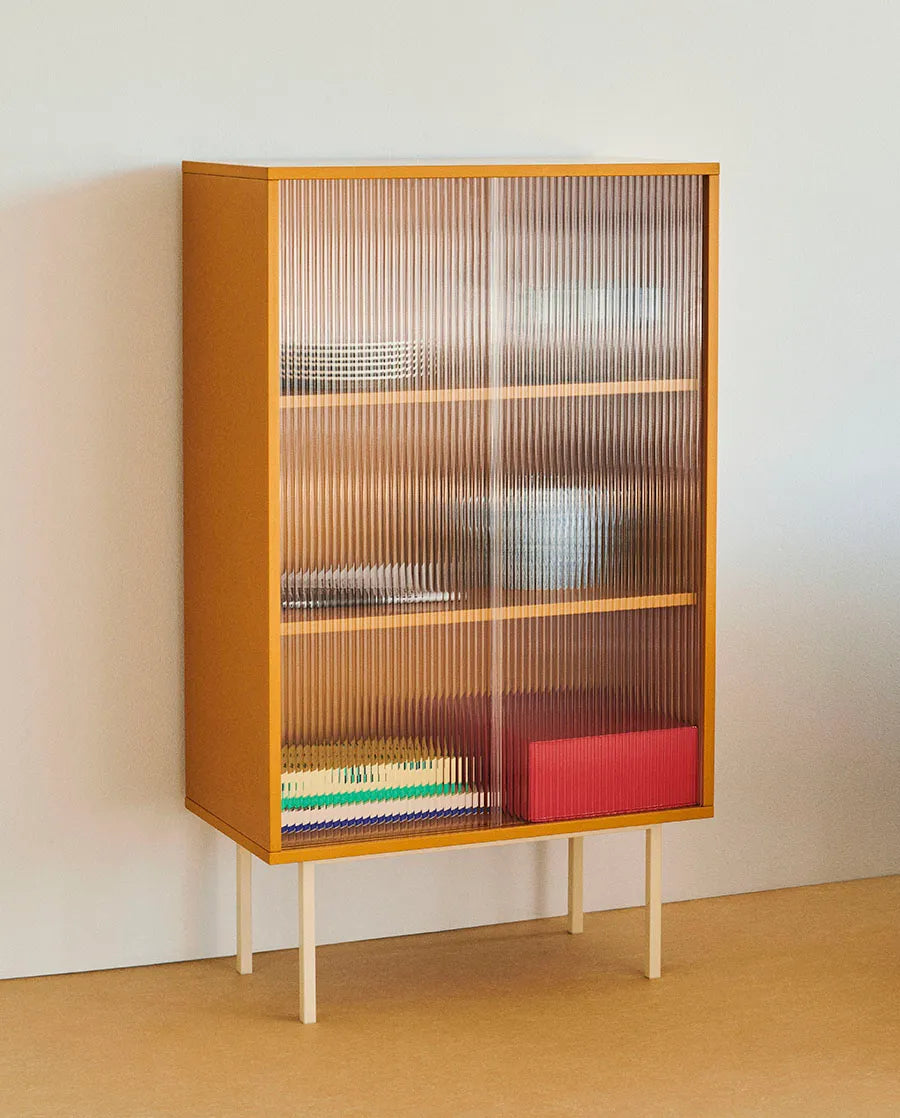 Colour Cabinet, tall med glasdøre fra Hay
