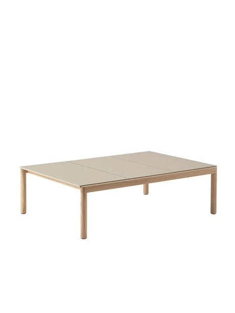 Couple Coffee Table, 120 x 84 cm fra Muuto - Sand - Oak / Plain - Jacobsen Plus