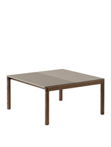 Couple Coffee Table, 80 x 84 cm fra Muuto - Taupe - Dark Oiled Oak / Wavy - Jacobsen Plus
