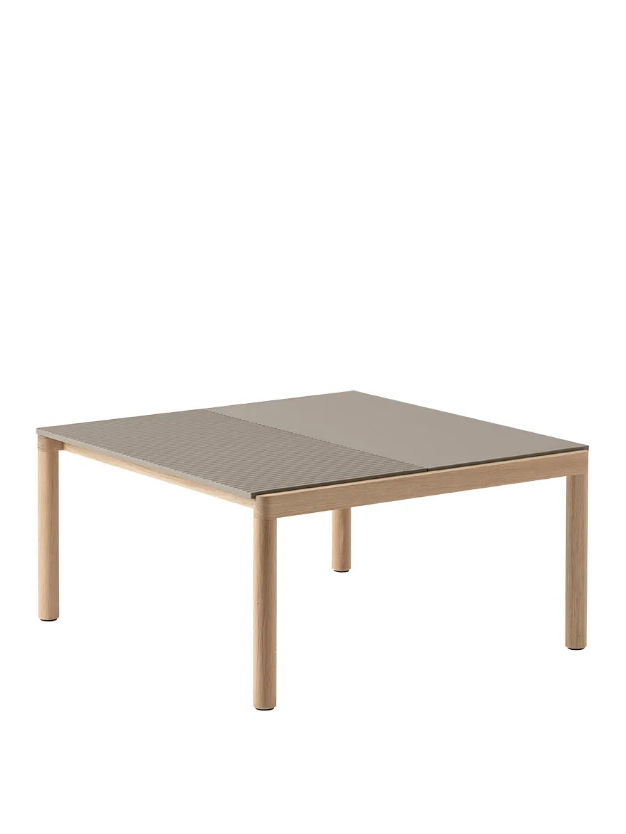 Couple Coffee Table, 80 x 84 cm fra Muuto - Taupe - Oak / Wavy - Jacobsen Plus