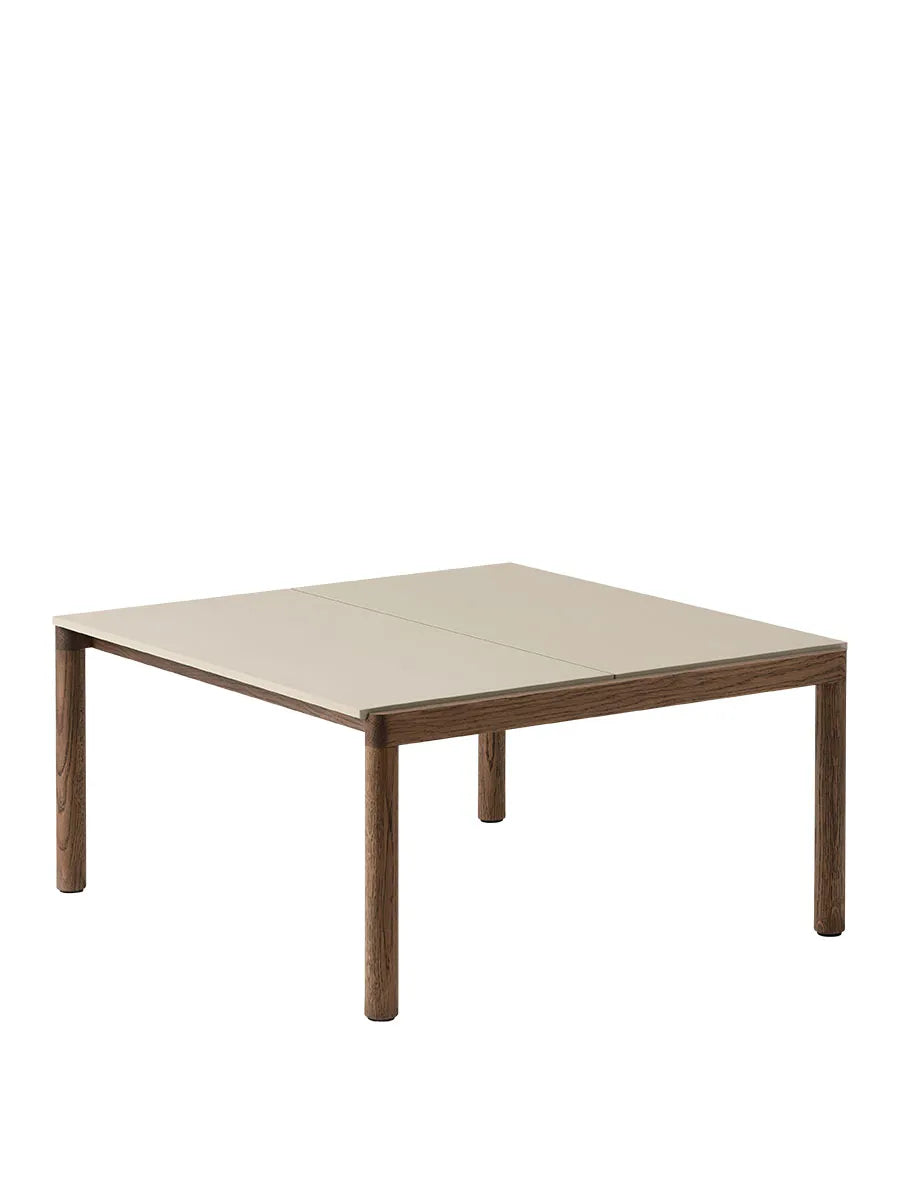 Couple Coffee Table, 80 x 84 cm fra Muuto - Sand - Dark Oiled Oak / Plain - Jacobsen Plus