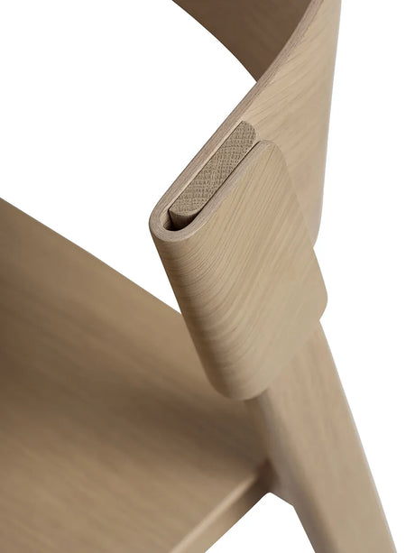 Cover Side Chair fra Muuto - Oak - Jacobsen Plus