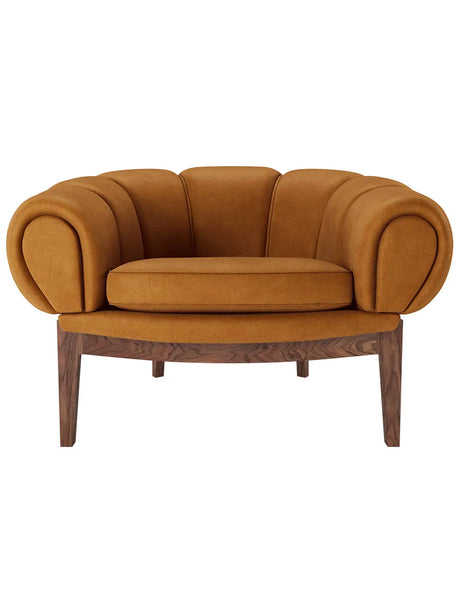 Croissant Lounge Chair, leather fra GUBI - Prisgruppe 3 / Massiv olieret egetræ - Jacobsen Plus