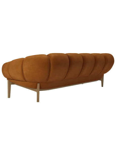 Croissant Sofa 3-seater, leather fra GUBI - Prisgruppe 3 / Massiv olieret egetræ - Jacobsen Plus