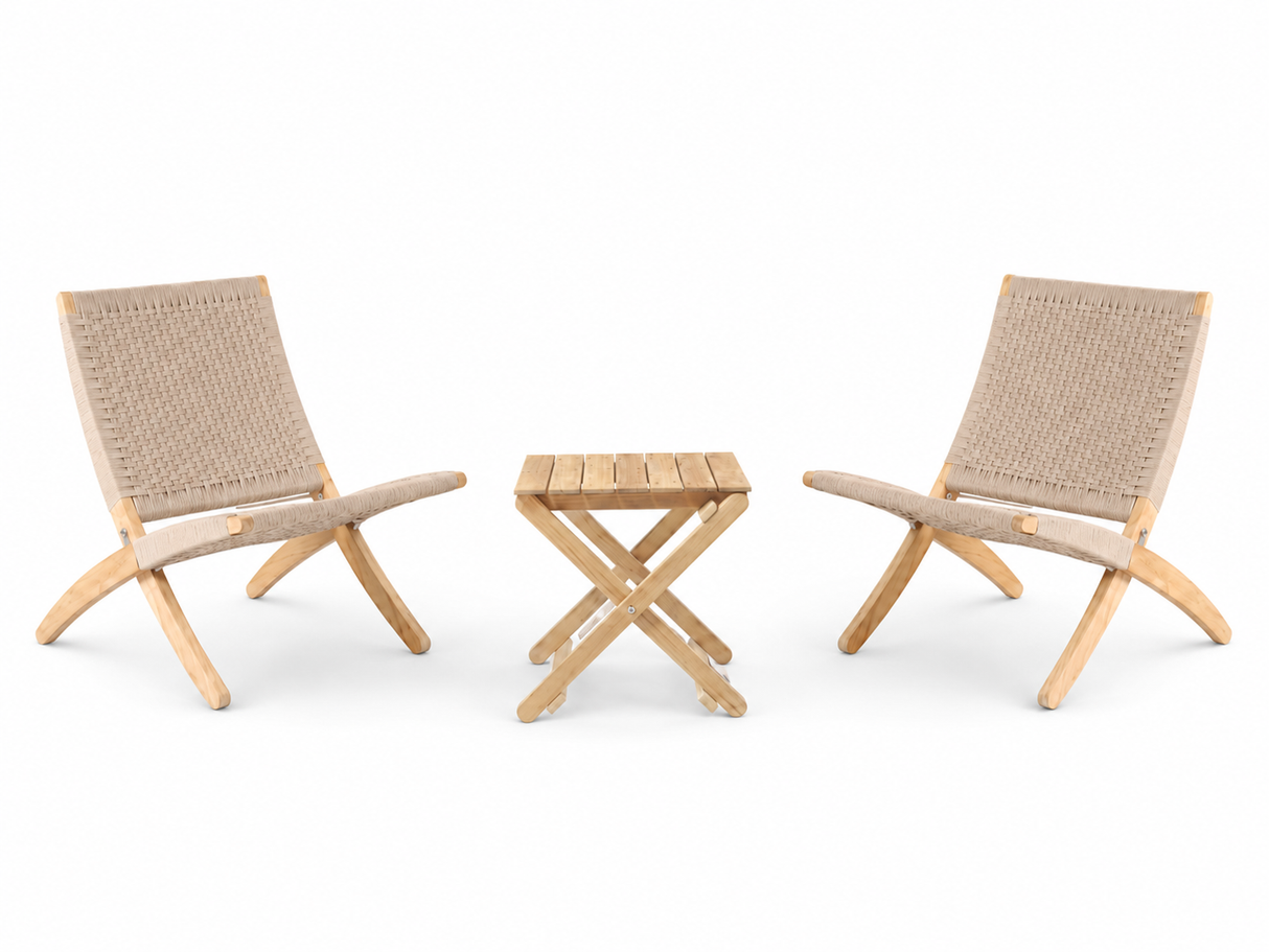 Udendørs loungesæt i teak med 1 BM5868 sidebord og 2 Cuba Outdoor stole i Sesame fra Carl Hansen & Søn - 1 - Jacobsen Plus
