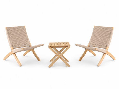 Udendørs loungesæt i teak med 1 BM5868 sidebord og 2 Cuba Outdoor stole i Sesame fra Carl Hansen & Søn - 1 - Jacobsen Plus