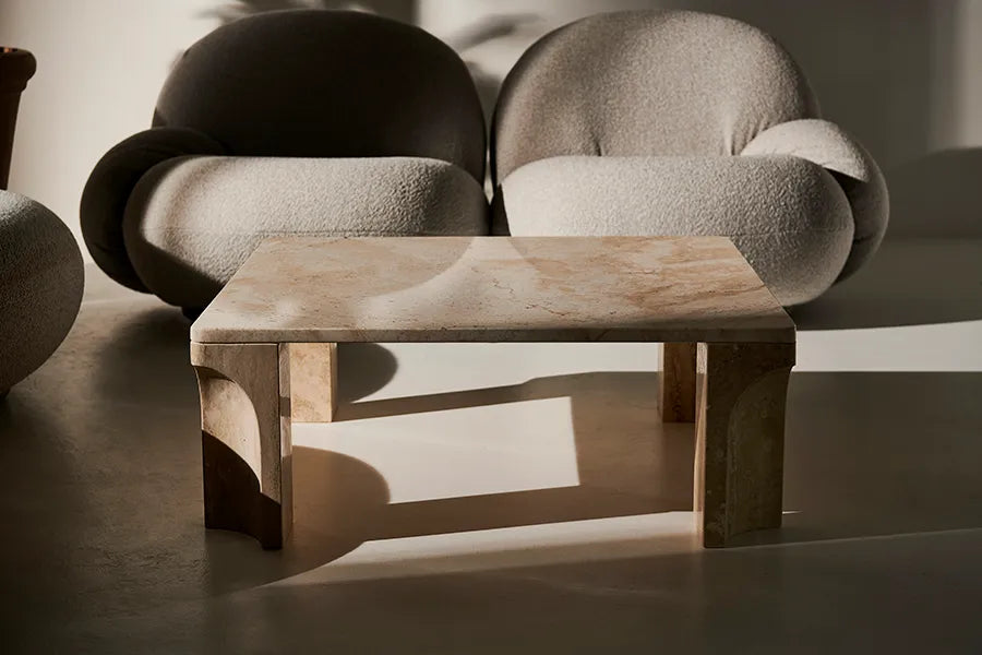 Doric Coffee Table 80 x 80 cm, Neutral White Travertine fra GUBI - 2 - Jacobsen Plus