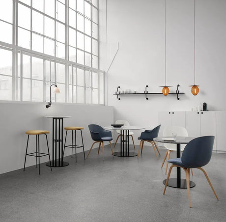 Démon 1 Shelf fra GUBI - L: 215 cm / Sortbejdset ask - Jacobsen Plus