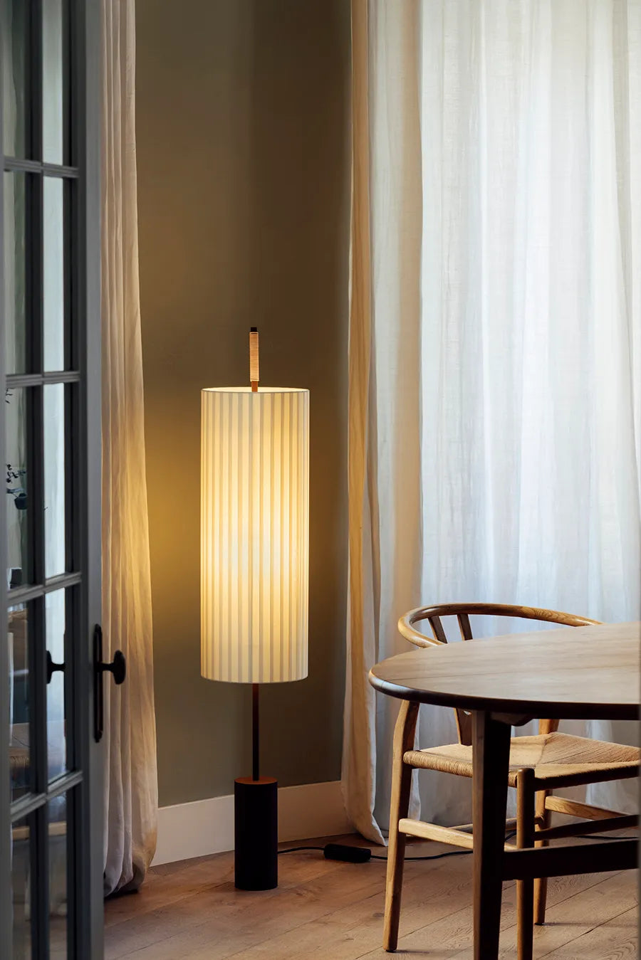 Dórica Gulvlampe fra Santa and Cole - 3 - Jacobsen Plus