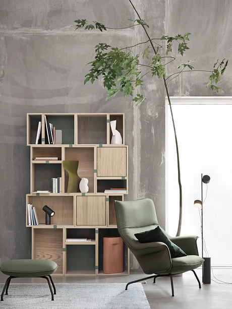 Doze Lounge Chair inkl. Fodskammel, black refine leather fra Muuto - 3 - Jacobsen Plus